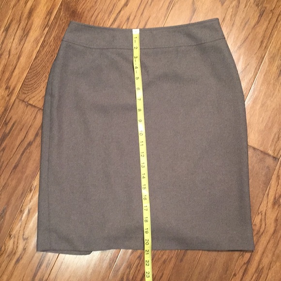Grey pencil skirt with back pleat - Picture 5 of 7